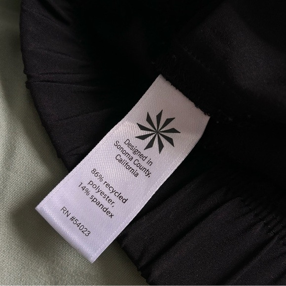 🩷ATHLETA BLACK APSIRE ANKLE PANT JOGGER ZIPPERS LOUNGE CASUAL SIZE 6 TRENDING - Picture 8 of 8